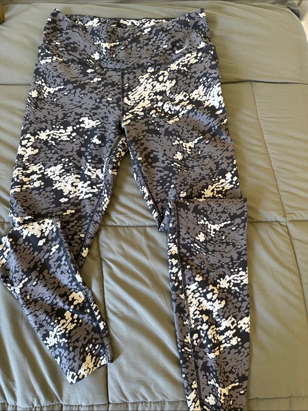 Nike Black, Gray & White Printed Women’s Leggins